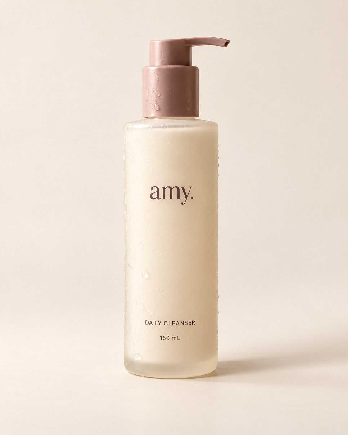 AMY 柔润洁面乳，象牙白瓶身与灰粉色泵头，150 mL